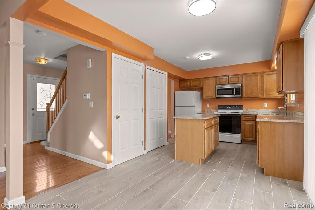 2041 LONE WOLF Lane, Canton, MI 48188 — Photo 9