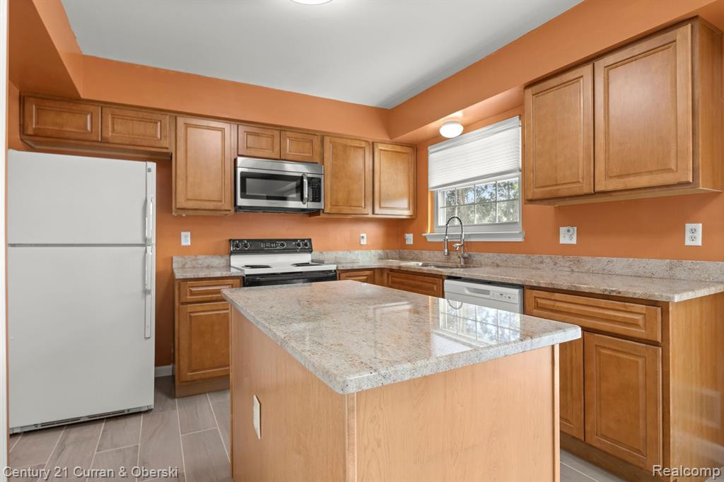2041 LONE WOLF Lane, Canton, MI 48188 — Photo 10