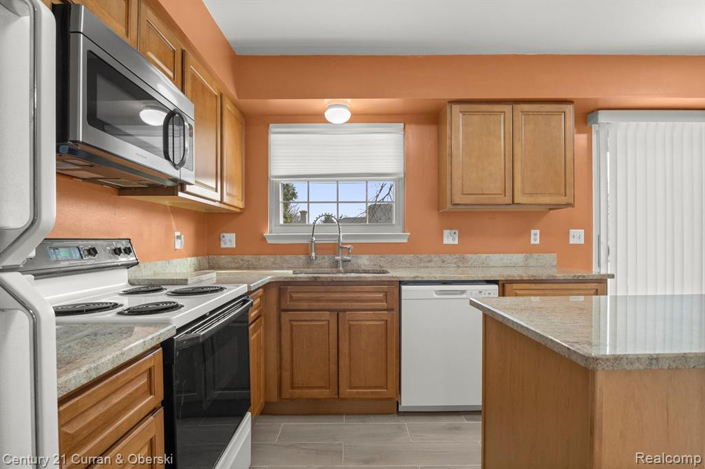 2041 LONE WOLF Lane, Canton, MI 48188 — Photo 11