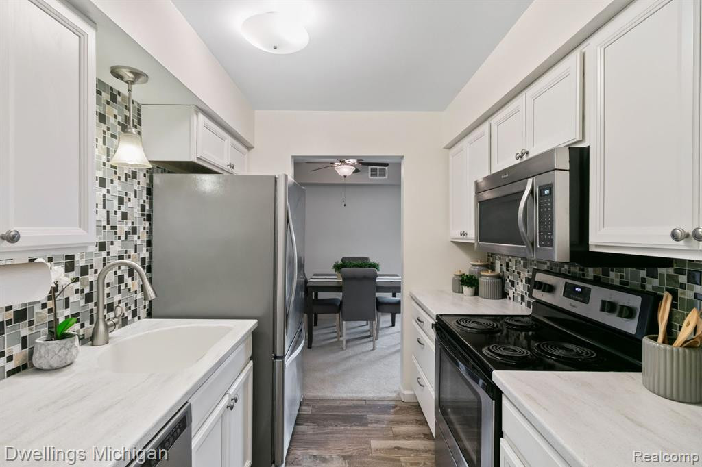 2100 FORT Street, H-6, Trenton, MI 48183 — Photo 4