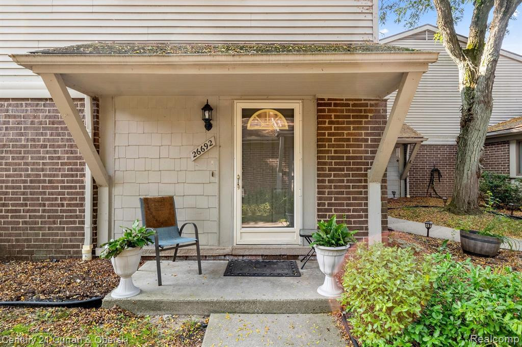 26692 FARMBROOK VILLA Drive, Southfield, MI 48034 — Photo 2