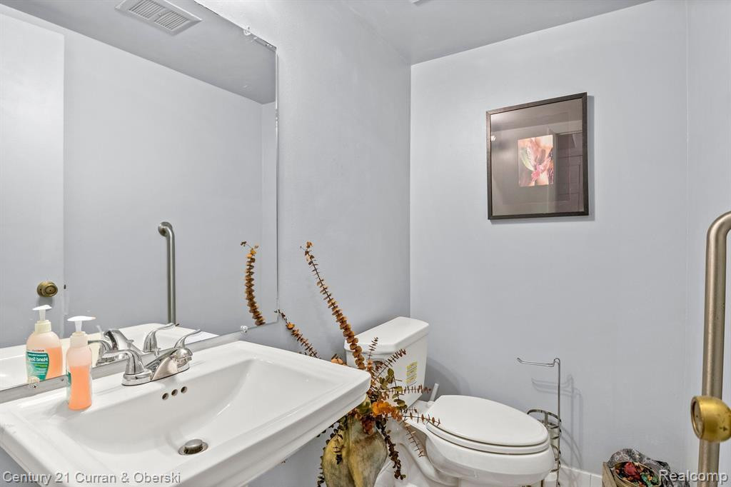 26692 FARMBROOK VILLA Drive, Southfield, MI 48034 — Photo 9