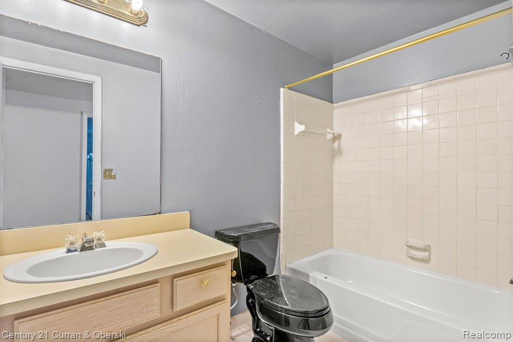 26692 FARMBROOK VILLA Drive, Southfield, MI 48034 — Photo 13