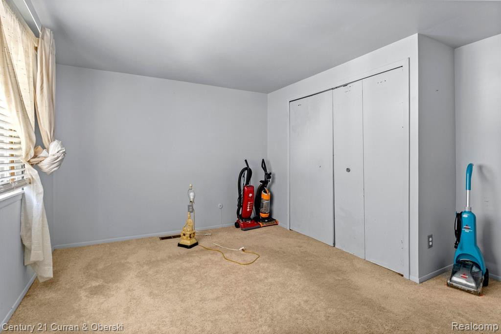 26692 FARMBROOK VILLA Drive, Southfield, MI 48034 — Photo 16