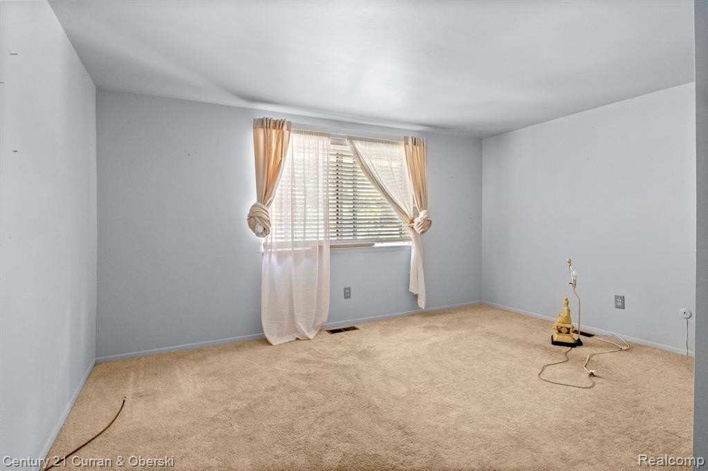 26692 FARMBROOK VILLA Drive, Southfield, MI 48034 — Photo 17