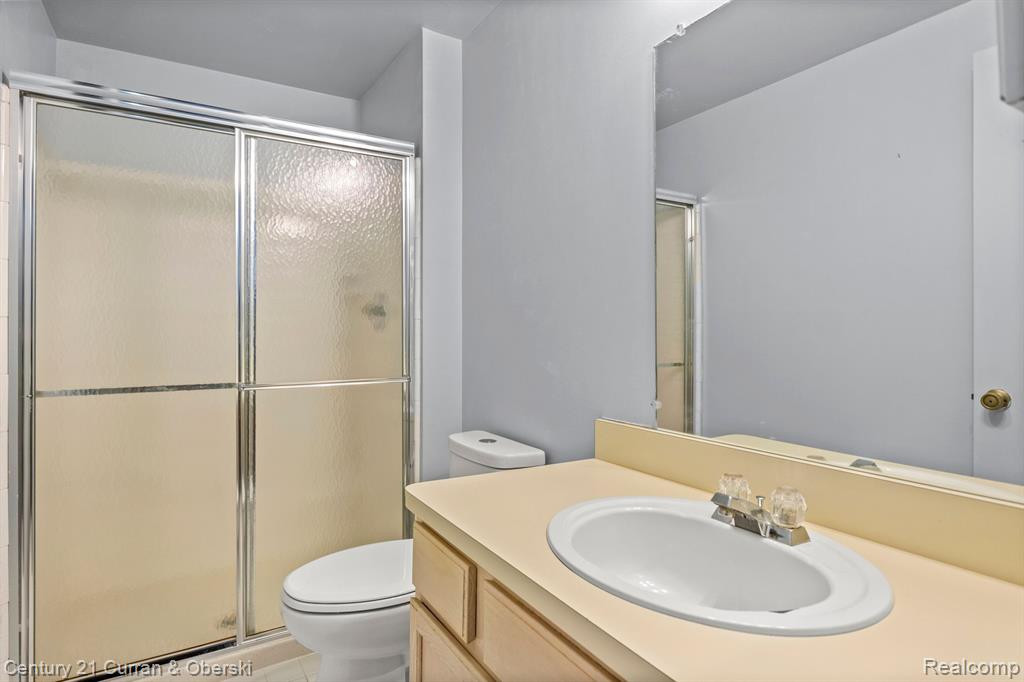 26692 FARMBROOK VILLA Drive, Southfield, MI 48034 — Photo 18