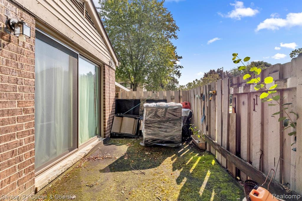 26692 FARMBROOK VILLA Drive, Southfield, MI 48034 — Photo 21