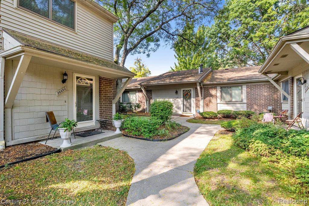 26692 FARMBROOK VILLA Drive, Southfield, MI 48034 — Photo 22