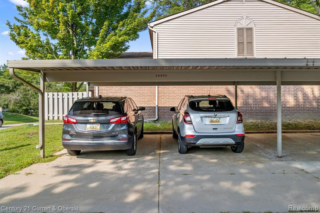 26692 FARMBROOK VILLA Drive, Southfield, MI 48034 — Photo 23