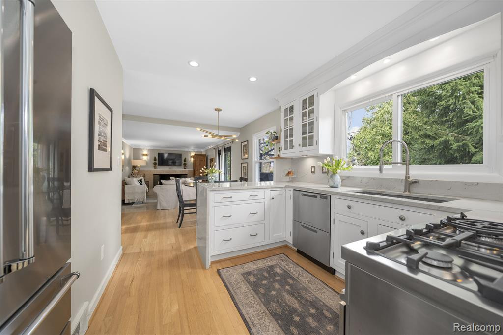 6689 CATHEDRAL Drive, Bloomfield Hills, MI 48301 — Photo 9