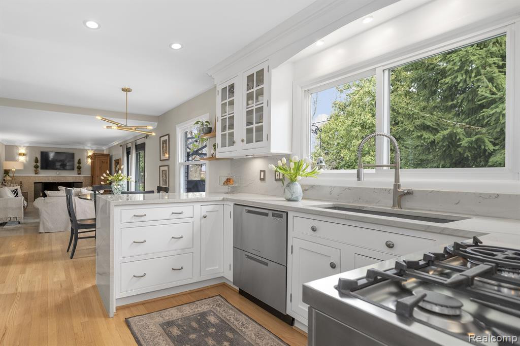 6689 CATHEDRAL Drive, Bloomfield Hills, MI 48301 — Photo 10