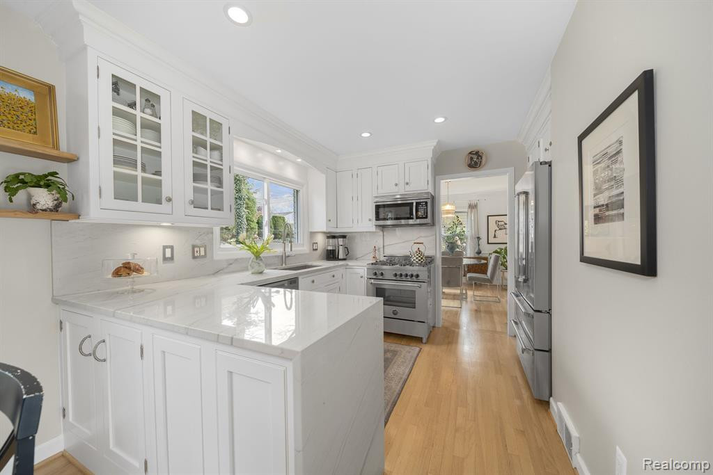 6689 CATHEDRAL Drive, Bloomfield Hills, MI 48301 — Photo 11