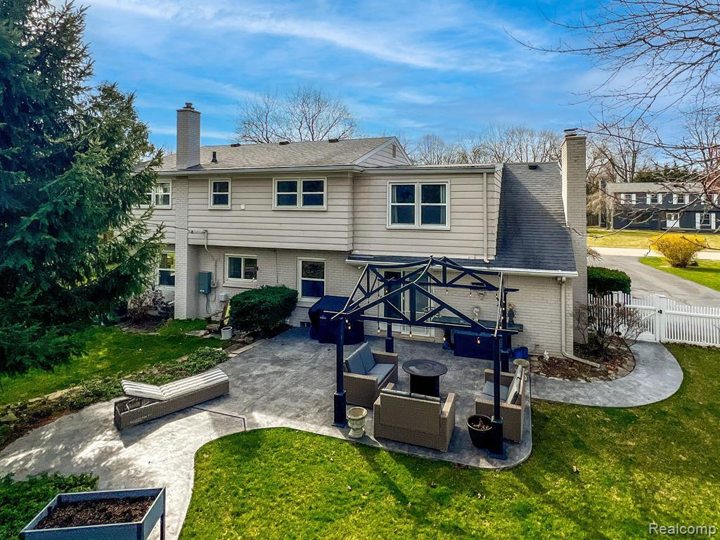 6689 CATHEDRAL Drive, Bloomfield Hills, MI 48301 — Photo 28