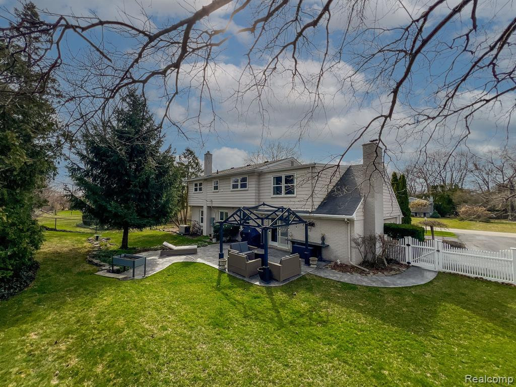 6689 CATHEDRAL Drive, Bloomfield Hills, MI 48301 — Photo 30