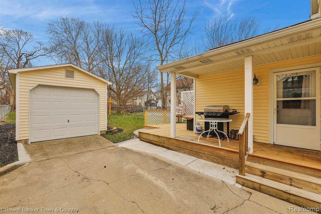 520 CHRISTIANCY Street, Lansing, MI 48910 — Photo 3