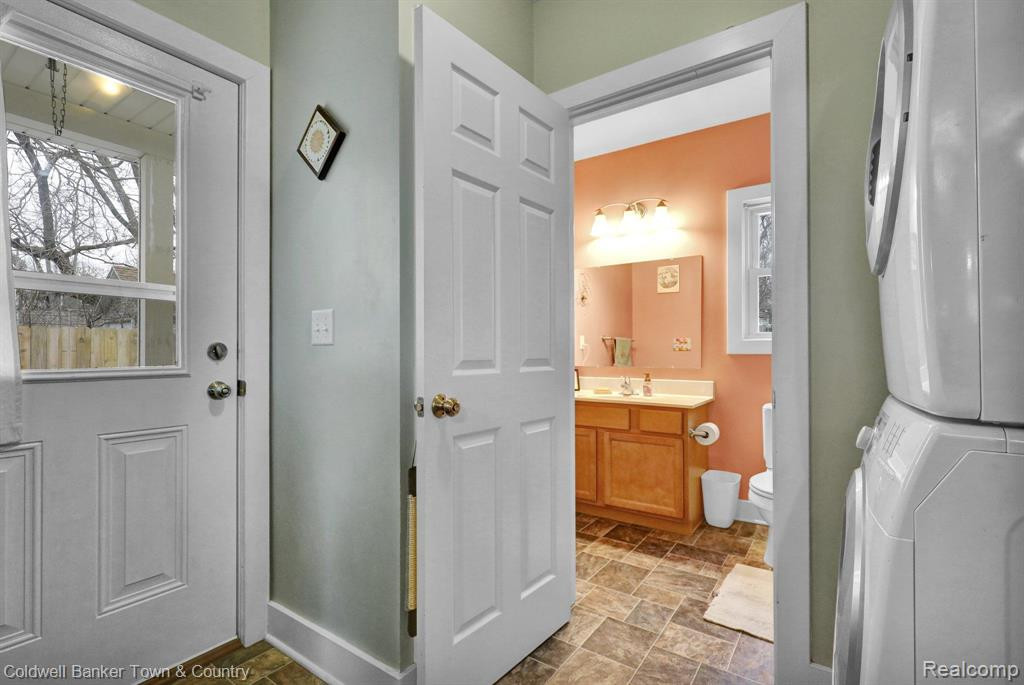 520 CHRISTIANCY Street, Lansing, MI 48910 — Photo 14