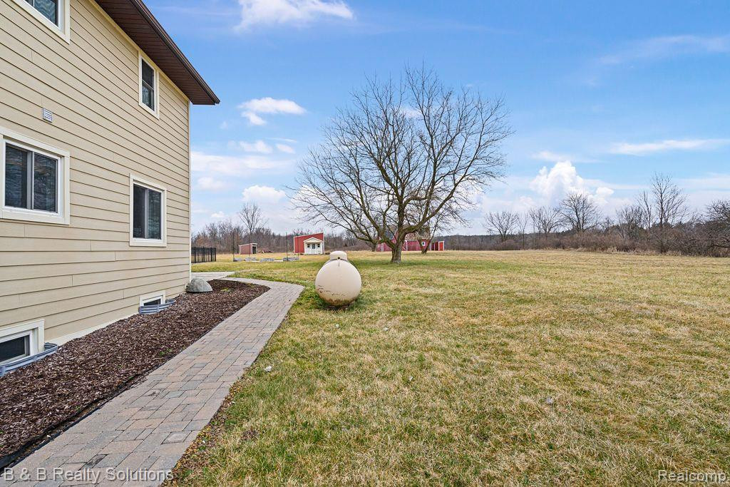 4370 HOLLENBECK Road, Columbiaville, MI 48421 — Photo 10