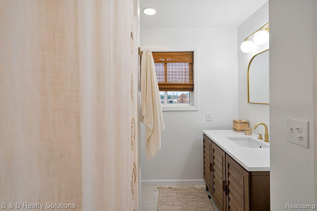 4370 HOLLENBECK Road, Columbiaville, MI 48421 — Photo 36
