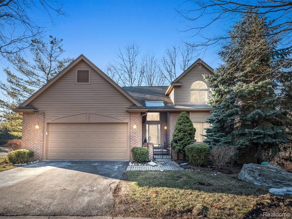 6575 Heron Pointe, West Bloomfield, MI 48323 — front exterior