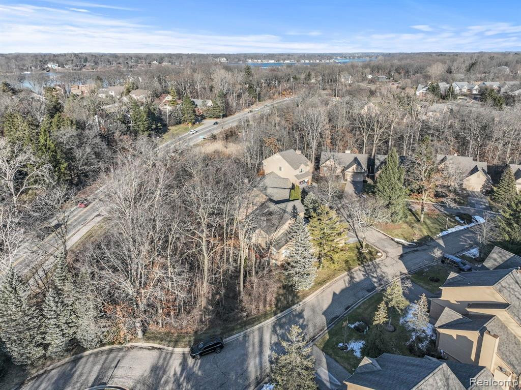 6575 Heron Pointe, West Bloomfield, MI 48323 — Photo 37