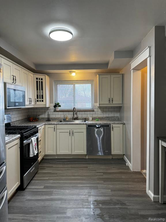 8948 MERRIMAN Road, Livonia, MI 48150 — Photo 15
