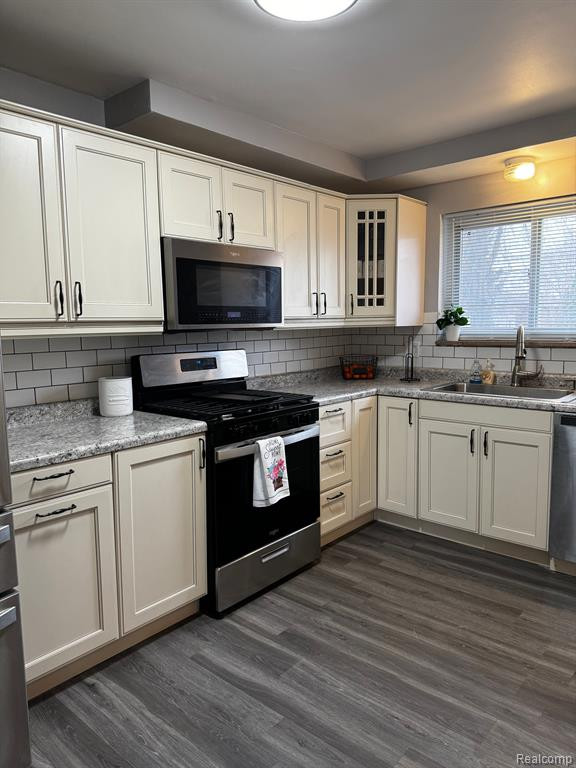 8948 MERRIMAN Road, Livonia, MI 48150 — Photo 17
