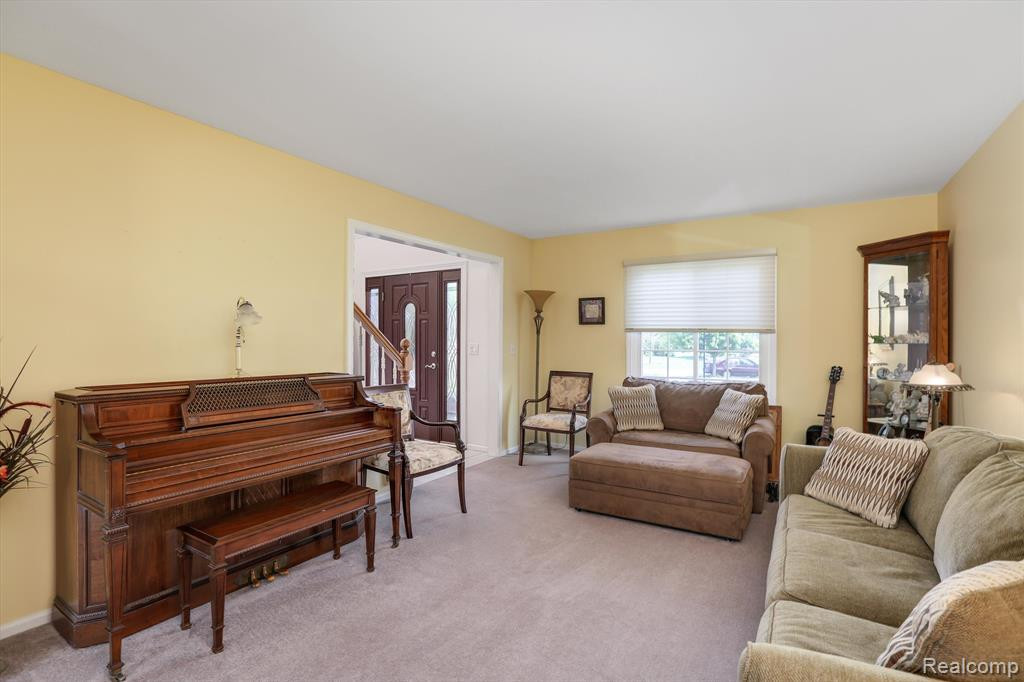 46962 Southgate Drive, Canton, MI 48188 — Photo 8