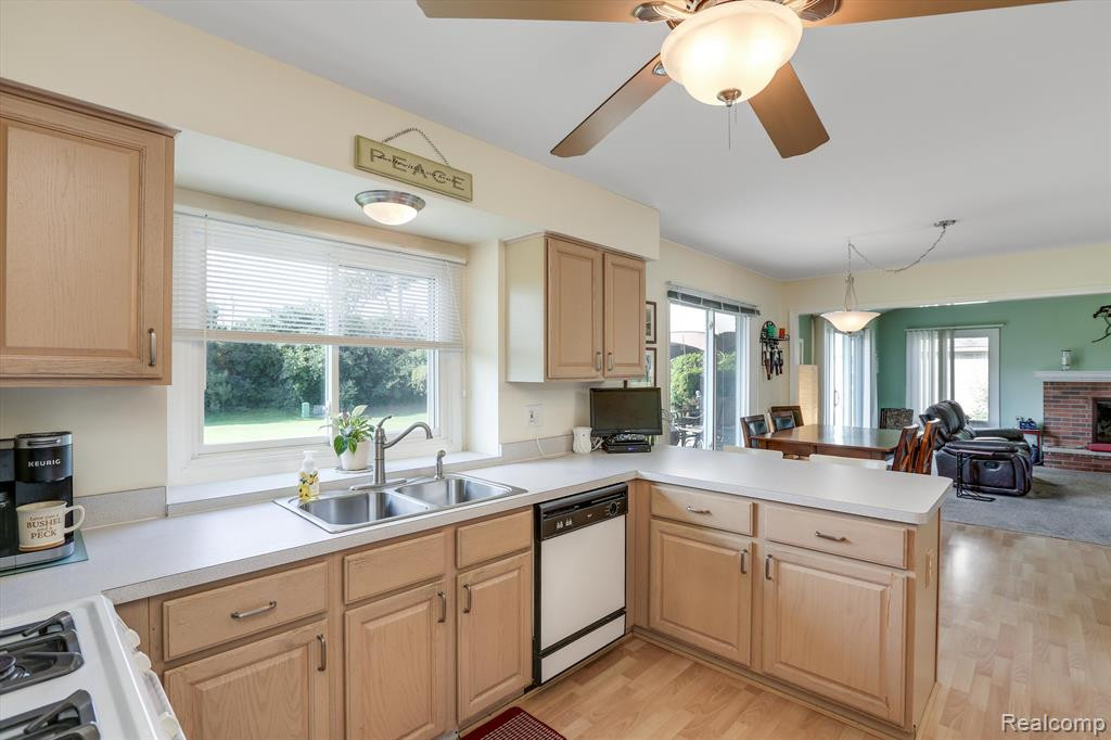 46962 Southgate Drive, Canton, MI 48188 — Photo 11