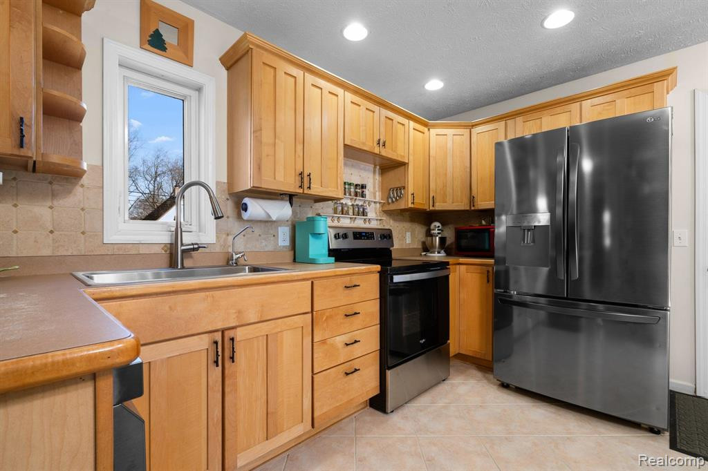 109 PINE Street, Webberville, MI 48892 — Photo 4