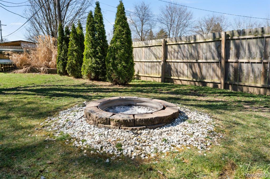 109 PINE Street, Webberville, MI 48892 — Photo 20