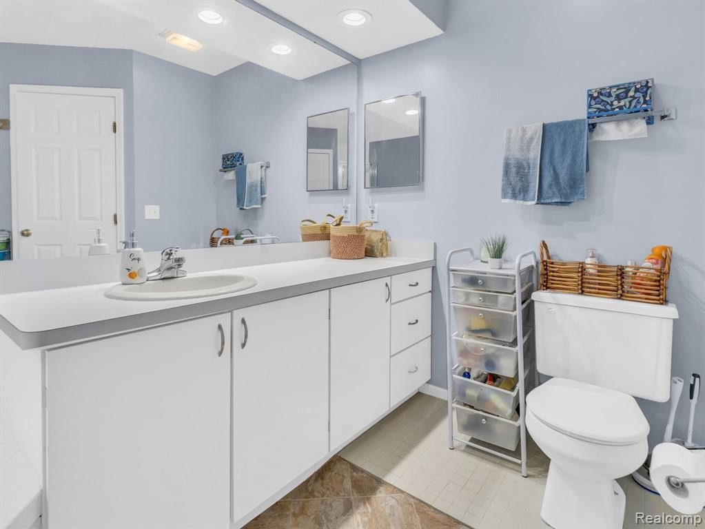 2028 BANCROFT Drive, Ann Arbor, MI 48108 — Photo 16