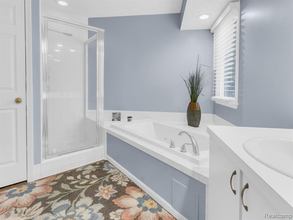 2028 BANCROFT Drive, Ann Arbor, MI 48108 — Photo 17