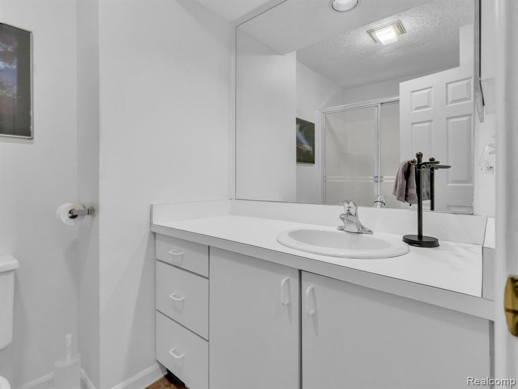 2028 BANCROFT Drive, Ann Arbor, MI 48108 — Photo 21