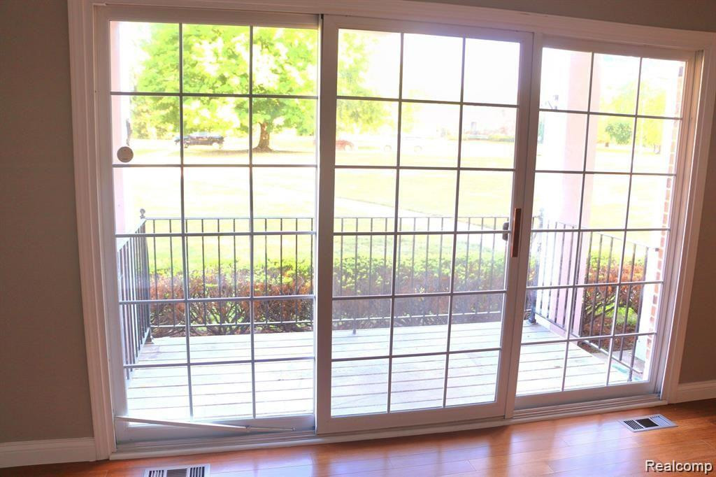 448 FOX HILLS Drive S, 2, Bloomfield Hills, MI 48304 — Photo 8