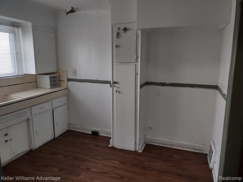 6897 GREENVIEW Avenue, Detroit, MI 48228 — Photo 13