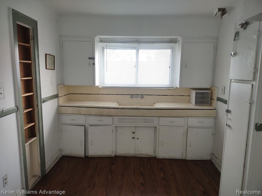 6897 GREENVIEW Avenue, Detroit, MI 48228 — Photo 17