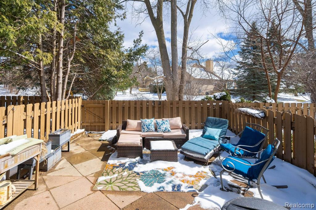 5826 NORTHFIELD Parkway, Troy, MI 48098 — Photo 4