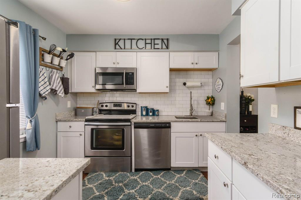 5826 NORTHFIELD Parkway, Troy, MI 48098 — Photo 10