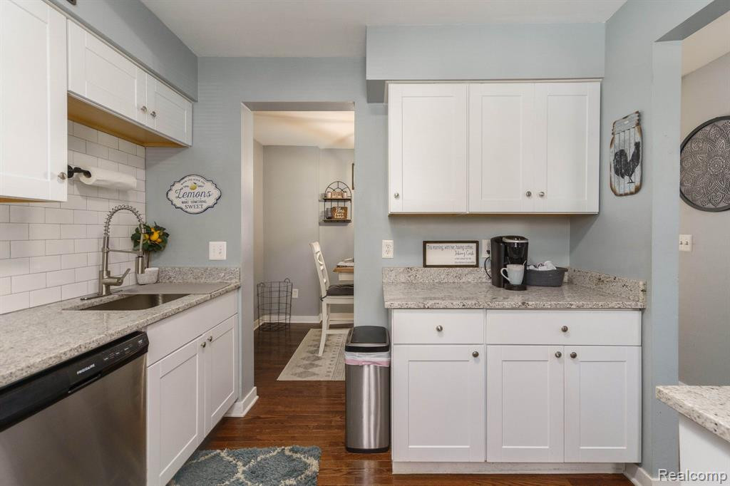 5826 NORTHFIELD Parkway, Troy, MI 48098 — Photo 11