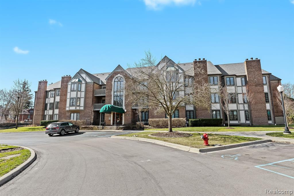 817 DEER Court, 402, Plymouth, MI 48170 — Photo 3