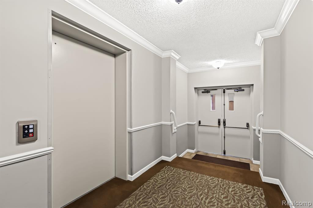 817 DEER Court, 402, Plymouth, MI 48170 — Photo 4