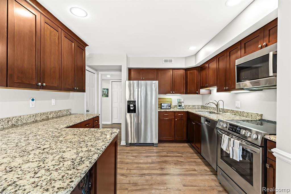 817 DEER Court, 402, Plymouth, MI 48170 — Photo 12