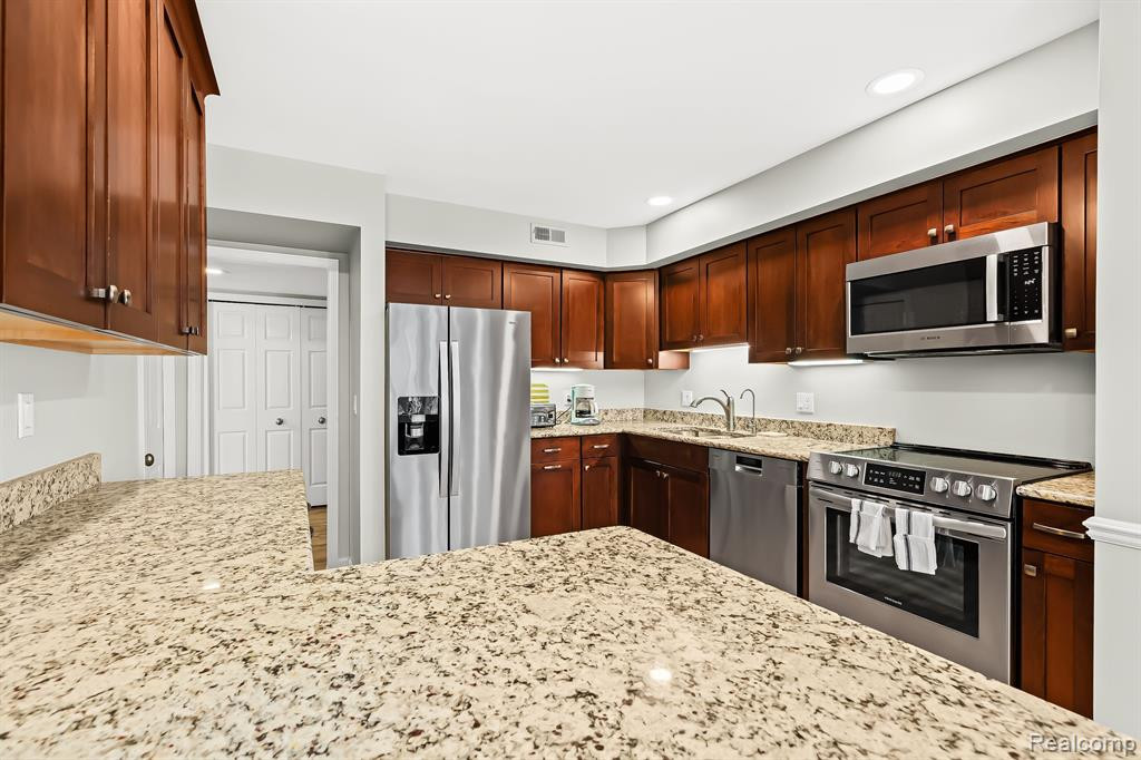 817 DEER Court, 402, Plymouth, MI 48170 — Photo 13