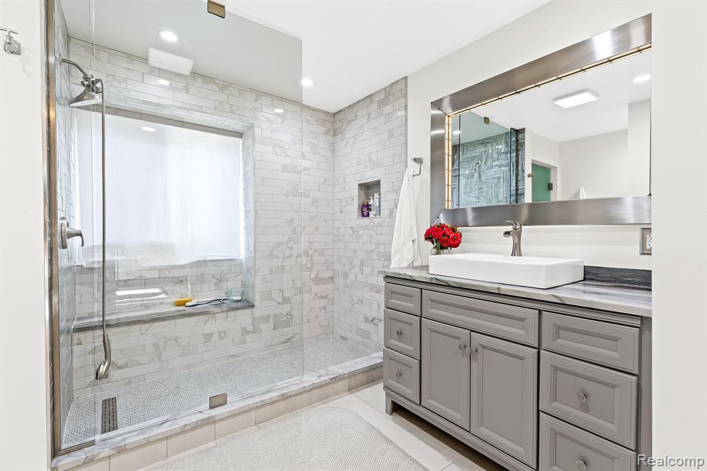817 DEER Court, 402, Plymouth, MI 48170 — Photo 17
