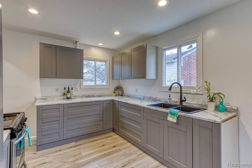610 WESTERN Street, Inkster, MI 48141 — Photo 9