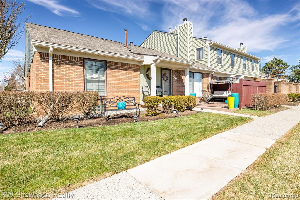 31214 COUNTRY, 216, Farmington Hills, MI 48331 — front exterior