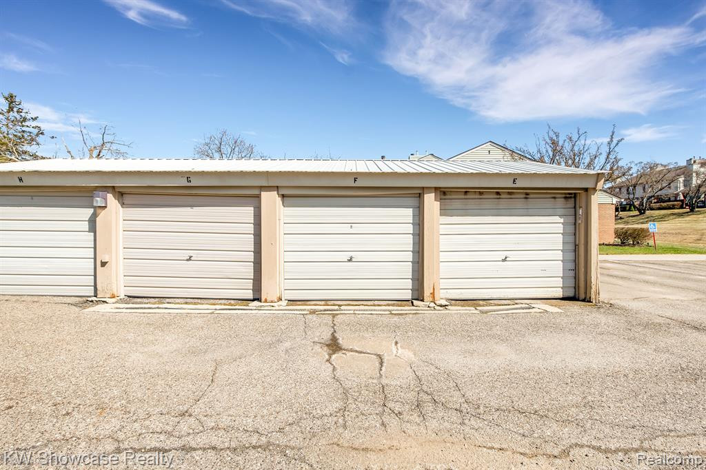 31214 COUNTRY, 216, Farmington Hills, MI 48331 — Photo 23