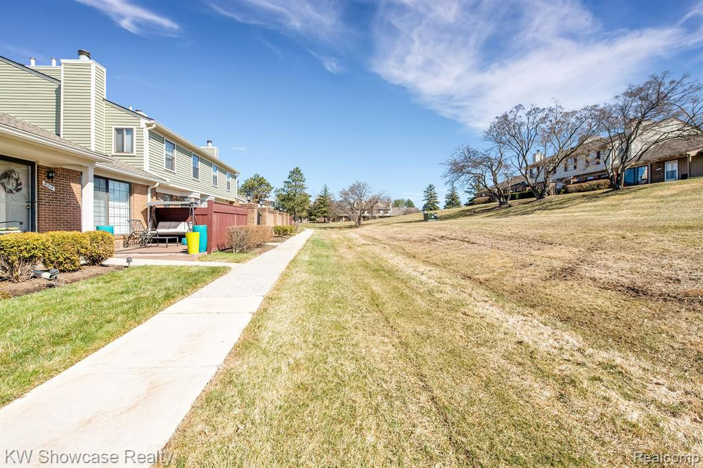 31214 COUNTRY, 216, Farmington Hills, MI 48331 — Photo 24