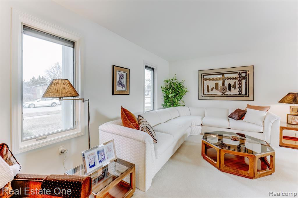 6846 NORTHPOINT Drive, Troy, MI 48085 — Photo 5