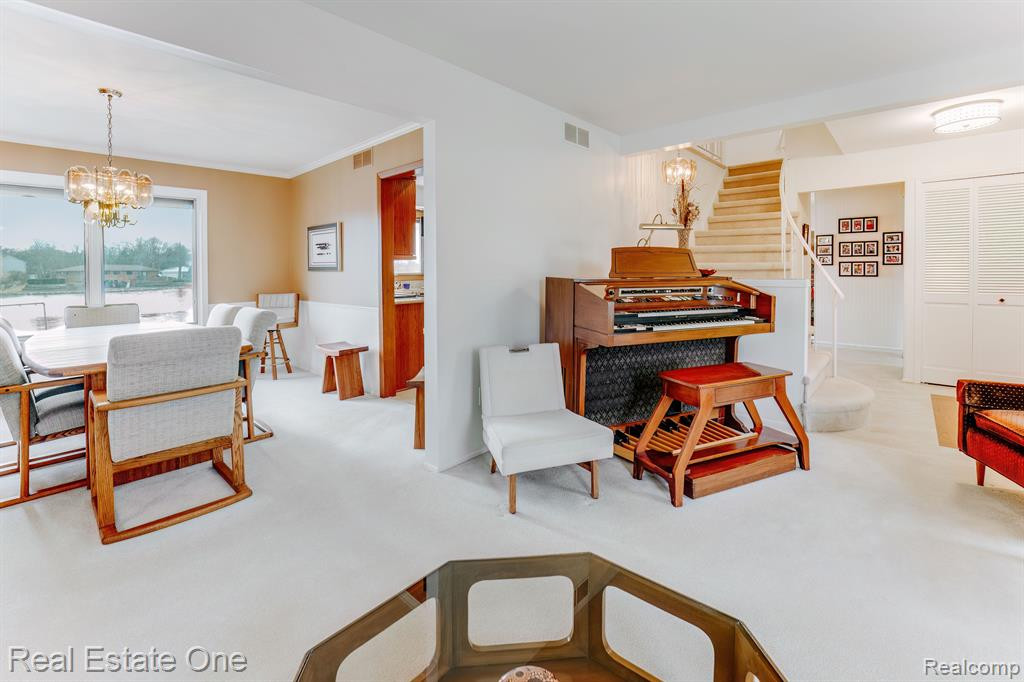 6846 NORTHPOINT Drive, Troy, MI 48085 — Photo 7